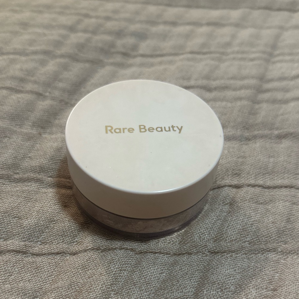 Rare Beauty Setting Powder - Picture 2 of 5